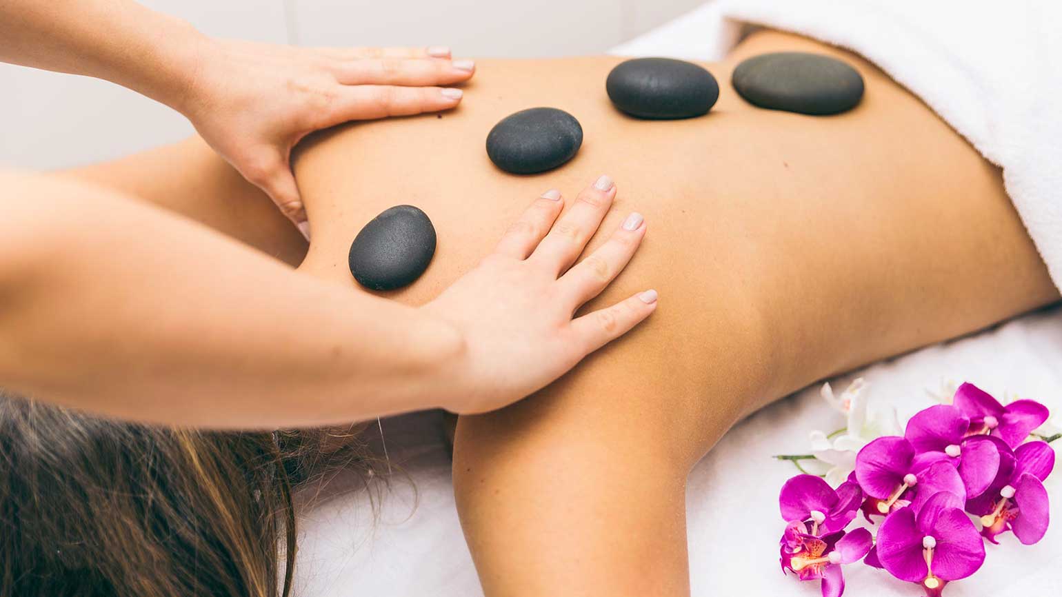 hot-stone-massage-img